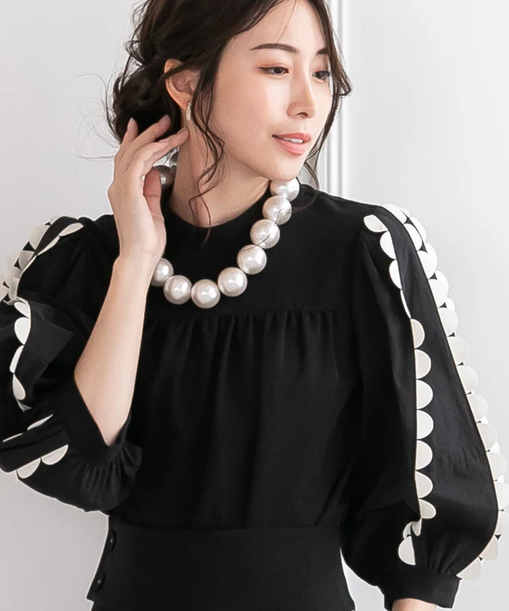 sleeve scalloped blouse-black