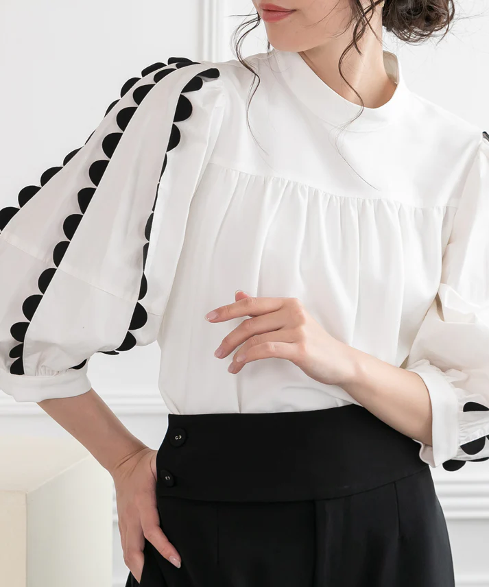 sleeve scalloped blouse-white black